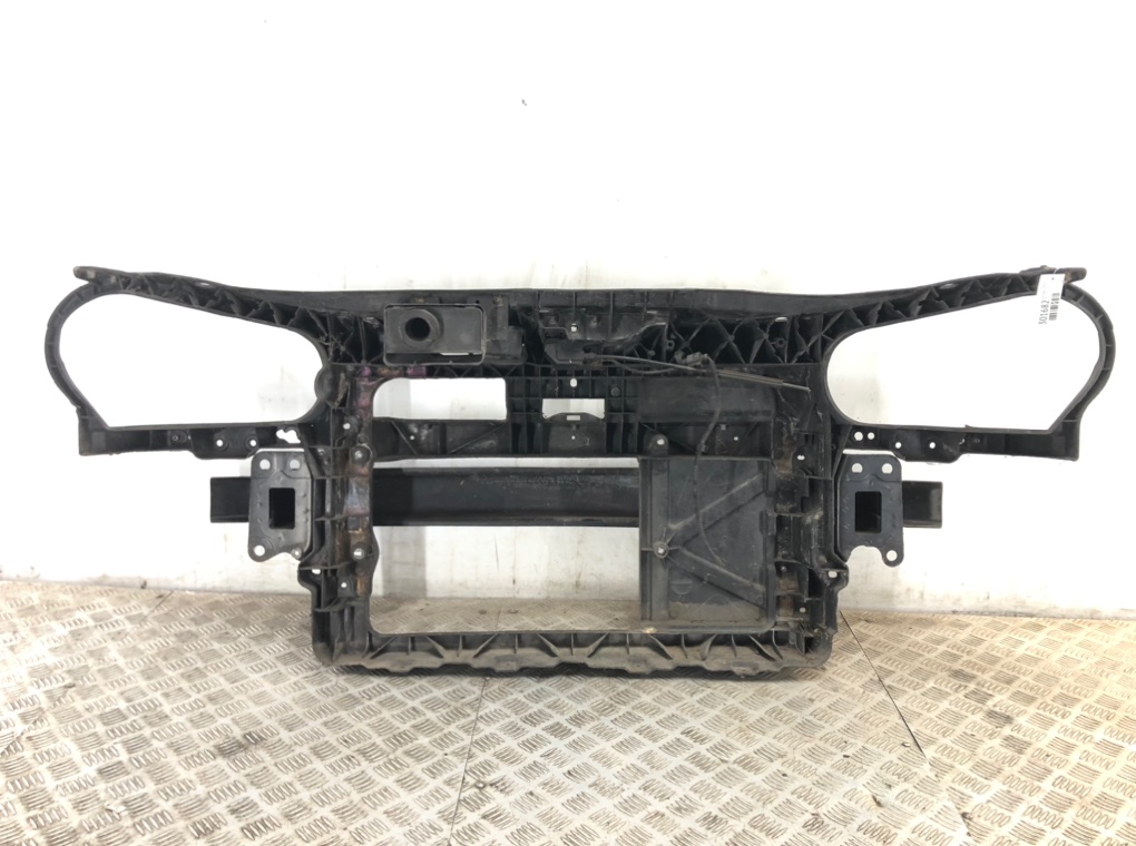 Панель передняя (телевизор) бу для Volkswagen Polo 4 1.2 i,  2003 г.