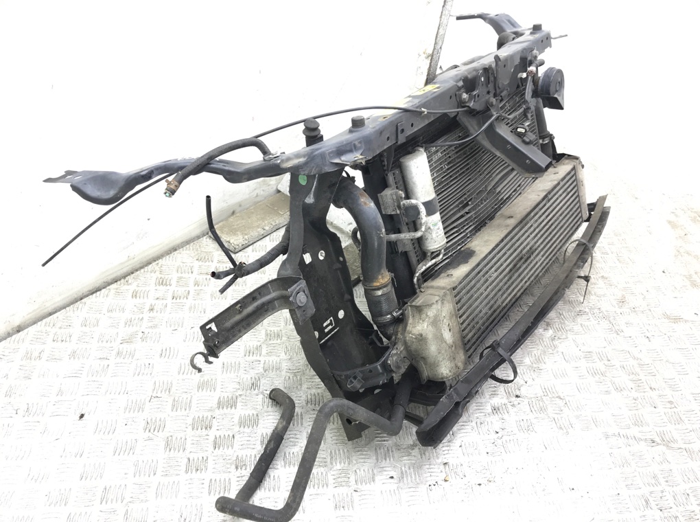 Панель передняя (телевизор) бу для Nissan Qashqai  1.5 DCi,  2009 г.