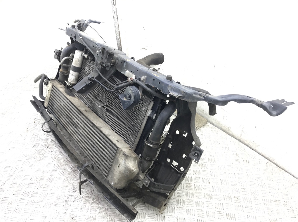 Панель передняя (телевизор) бу для Nissan Qashqai  1.5 DCi,  2009 г.