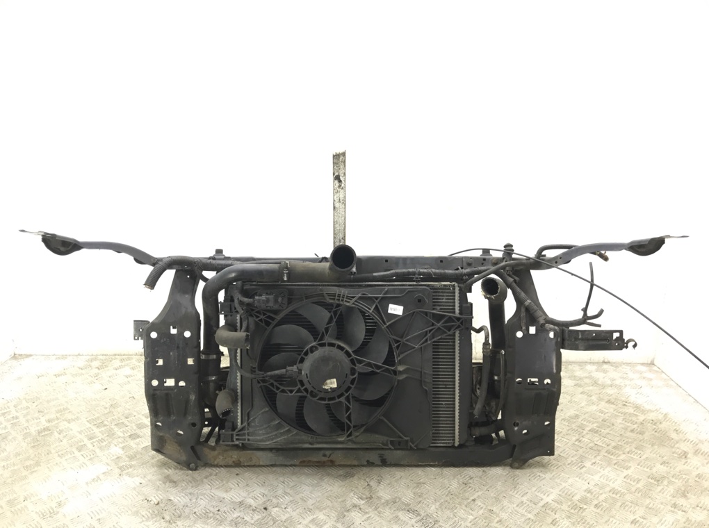 Панель передняя (телевизор) бу для Nissan Qashqai  1.5 DCi,  2009 г.