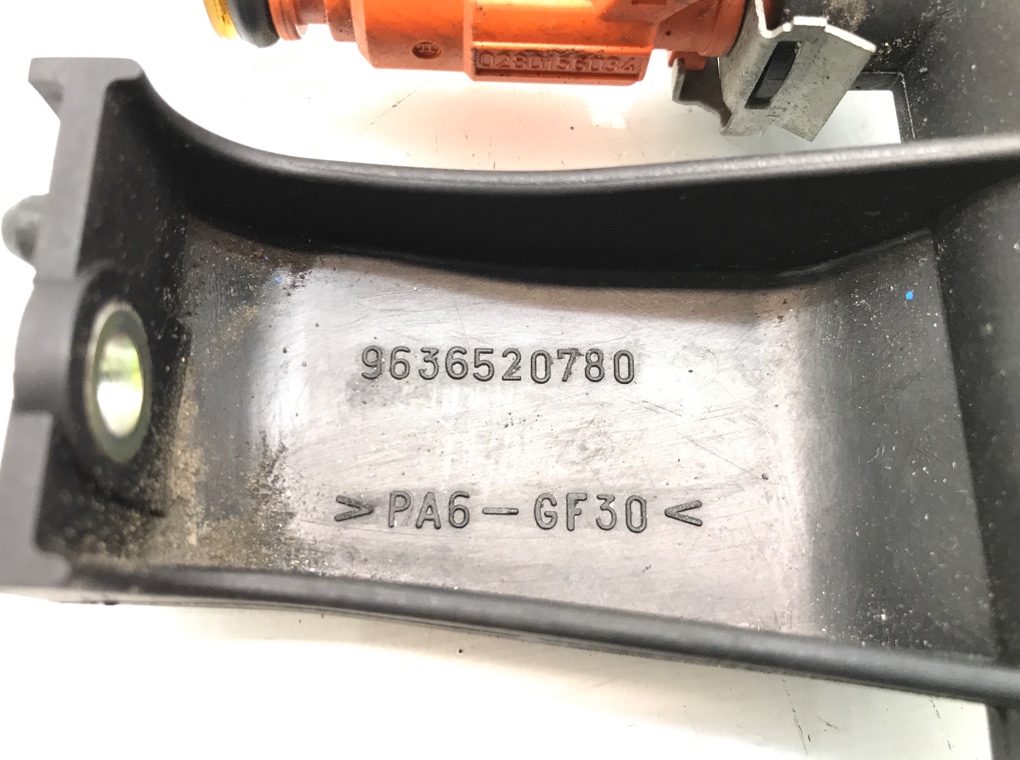 Топливная рампа бу для Peugeot 206 CC 1.6 i,  2002 г.