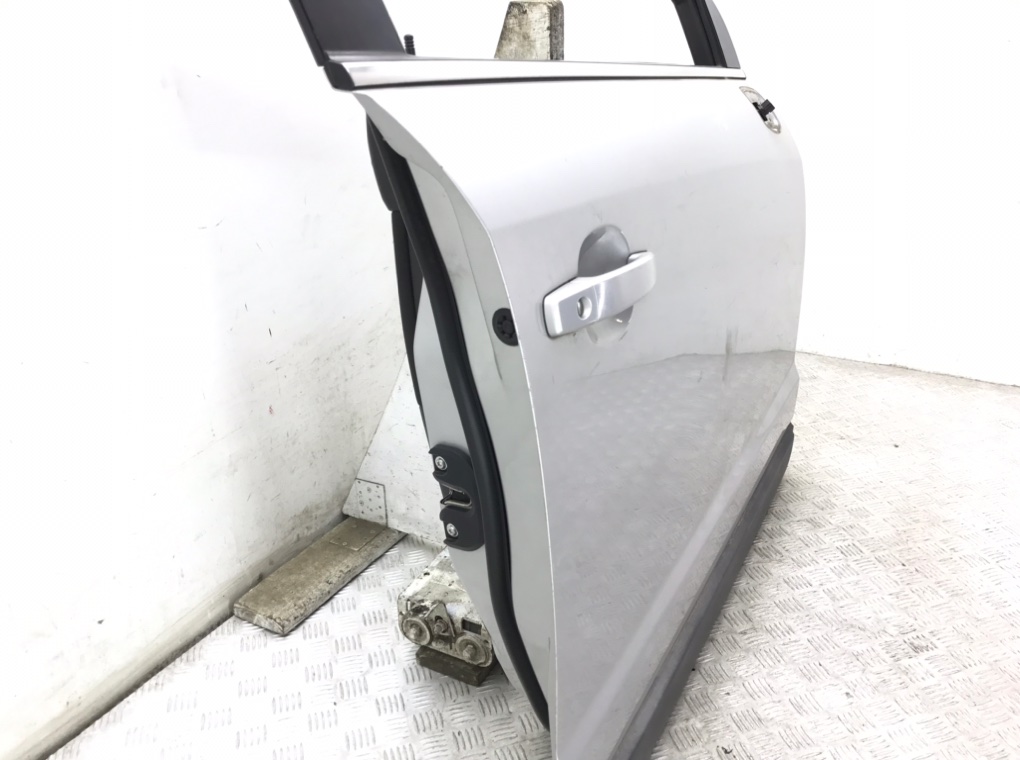 Дверь передняя правая бу для Opel Antara  2.0 CDTi,  2009 г.