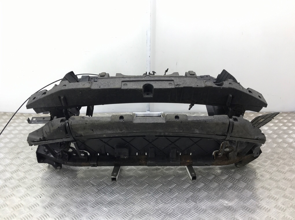 Панель передняя (телевизор) бу для Nissan Qashqai  1.5 DCi,  2009 г.