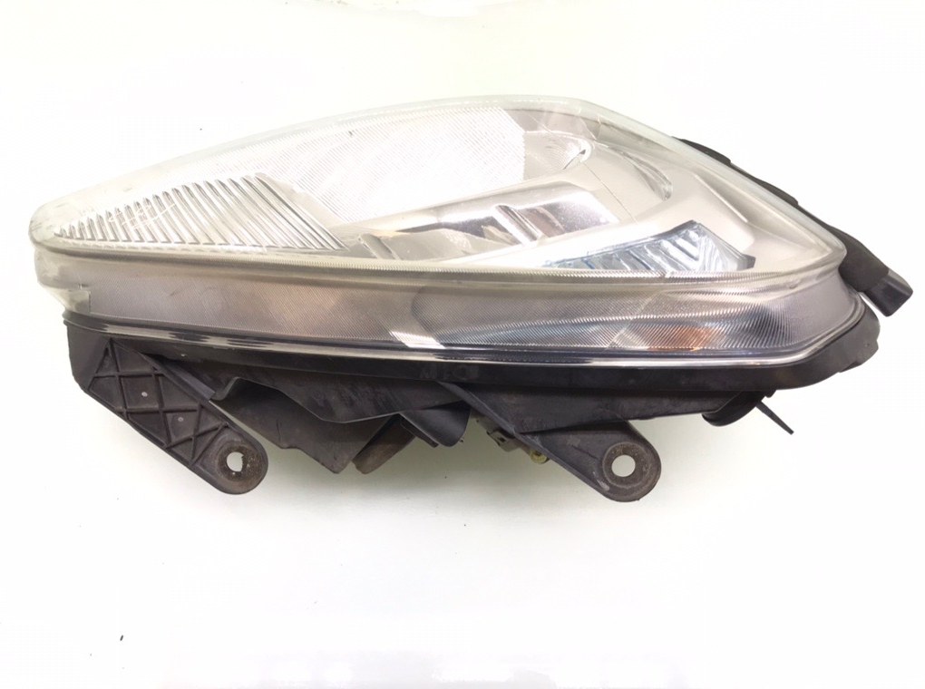 Фара правая бу для Nissan Qashqai  1.5 DCi,  2009 г.