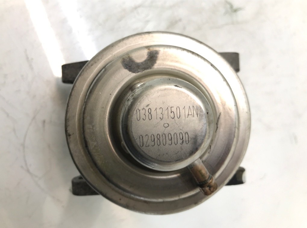 Клапан EGR бу для Volkswagen Passat B6 1.9 TDi,  2008 г.
