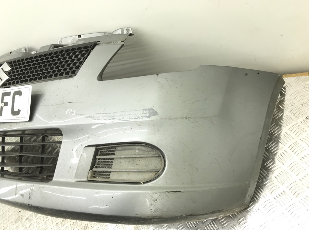 Бампер передний бу для Suzuki Swift  1.3 i,  2005 г.