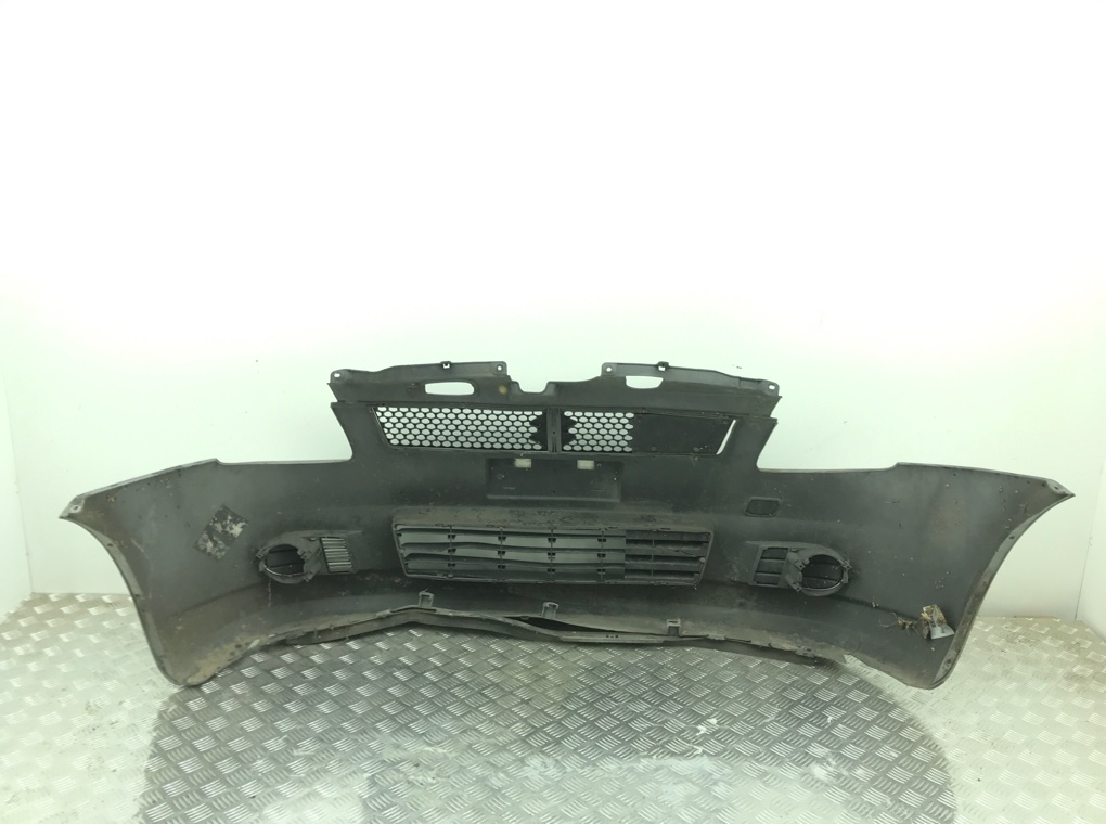 Бампер передний бу для Suzuki Swift  1.3 i,  2005 г.