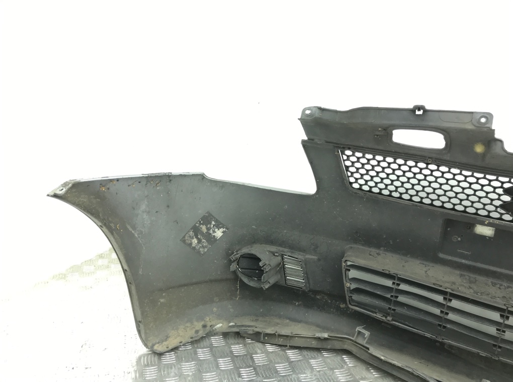 Бампер передний бу для Suzuki Swift  1.3 i,  2005 г.