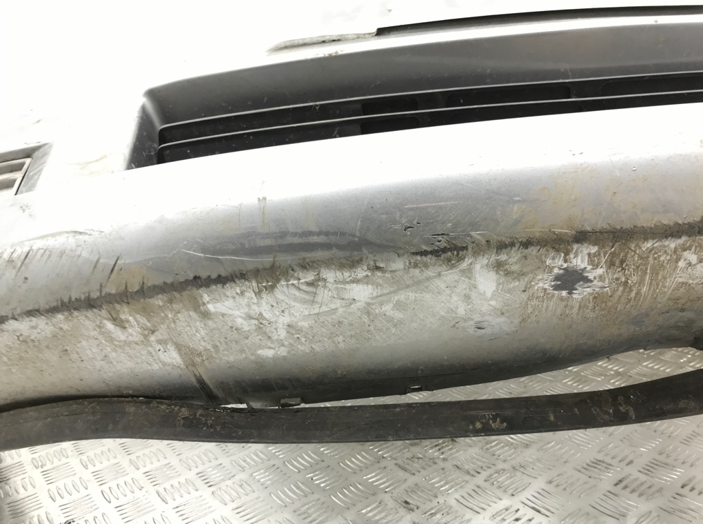 Бампер передний бу для Suzuki Swift  1.3 i,  2005 г.