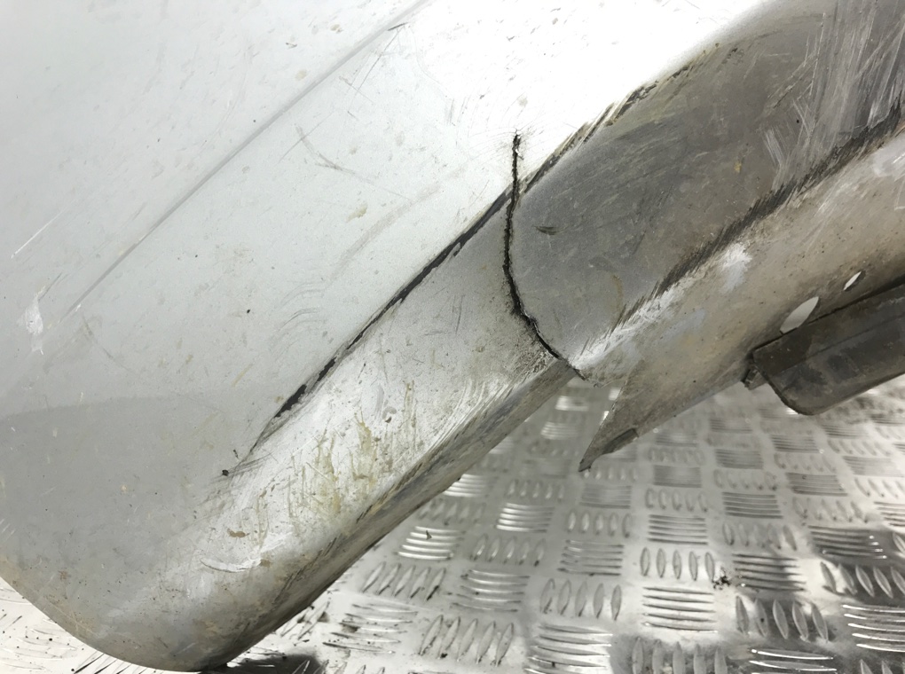 Бампер передний бу для Suzuki Swift  1.3 i,  2005 г.