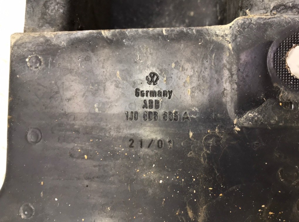 Усилитель бампера переднего бу для Volkswagen Golf 4 1.6 i,  2001 г.