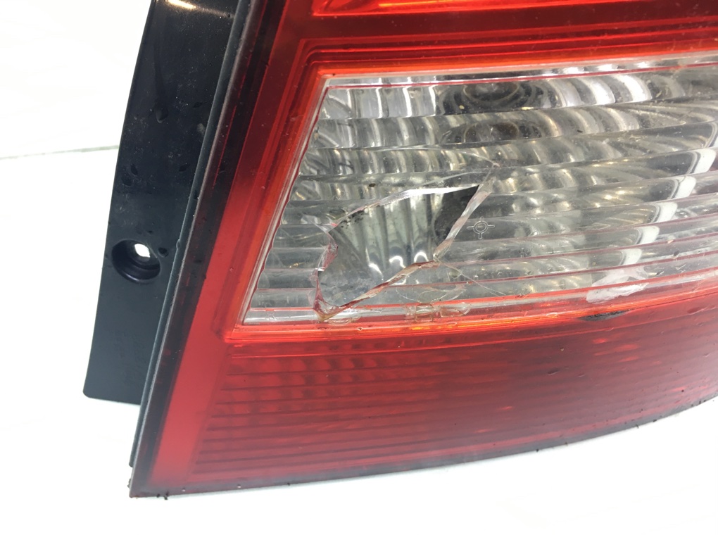 Фонарь задний правый бу для Kia Sorento  2.5 CRDi,  2004 г.
