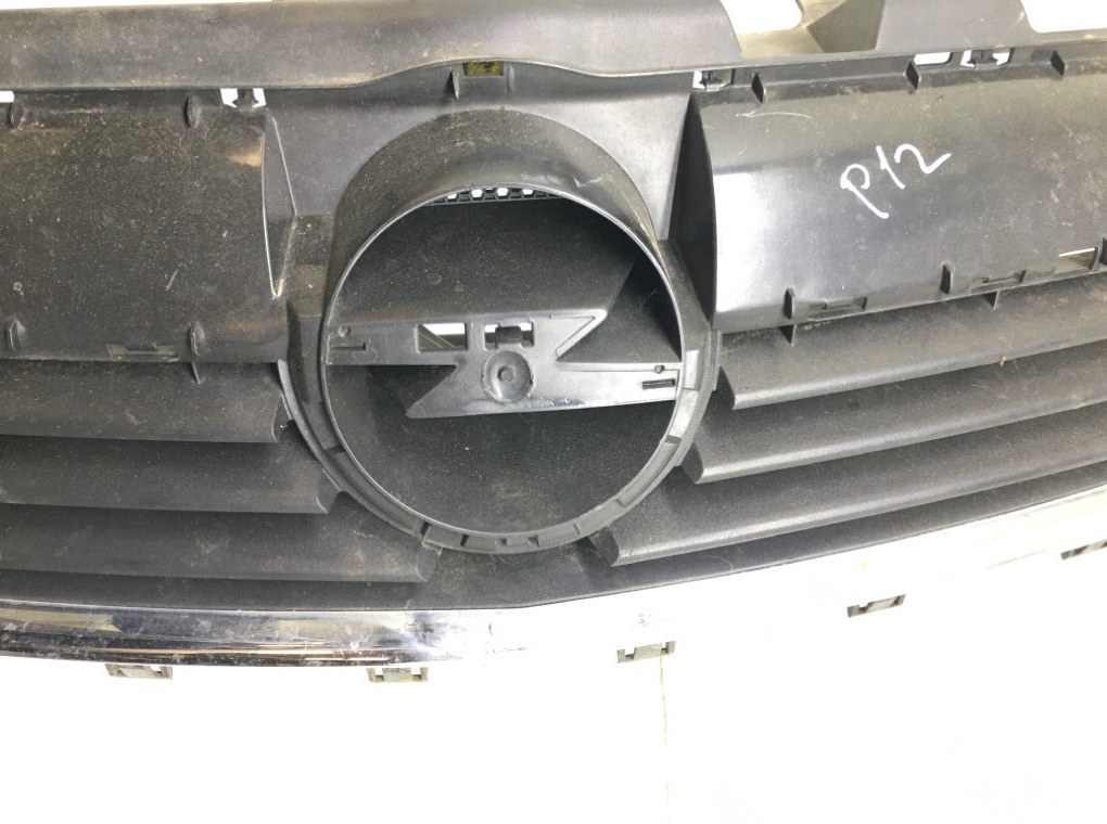 Решетка радиатора бу для Opel Zafira B 1.6 i,  2006 г.