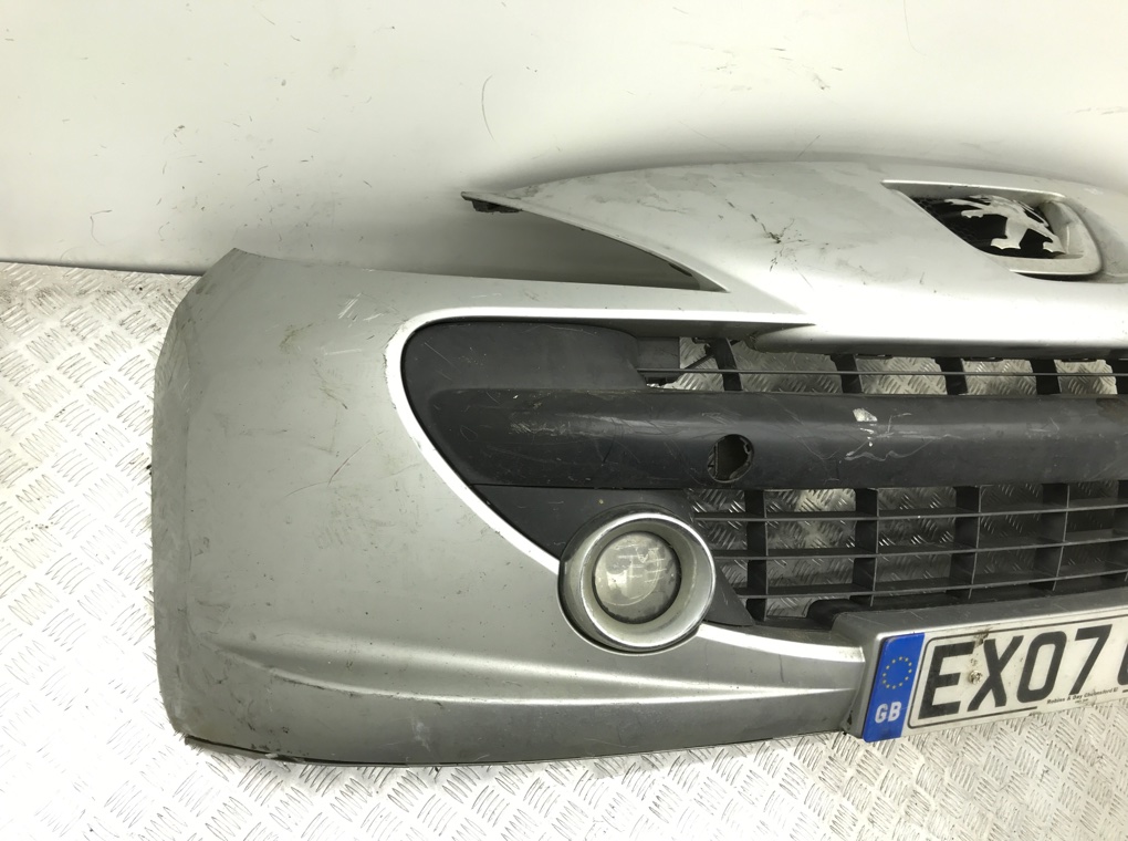 Бампер передний бу для Peugeot 207  1.6,  2007 г.