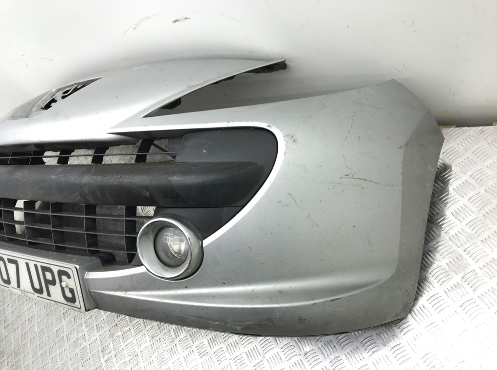 Бампер передний бу для Peugeot 207  1.6,  2007 г.