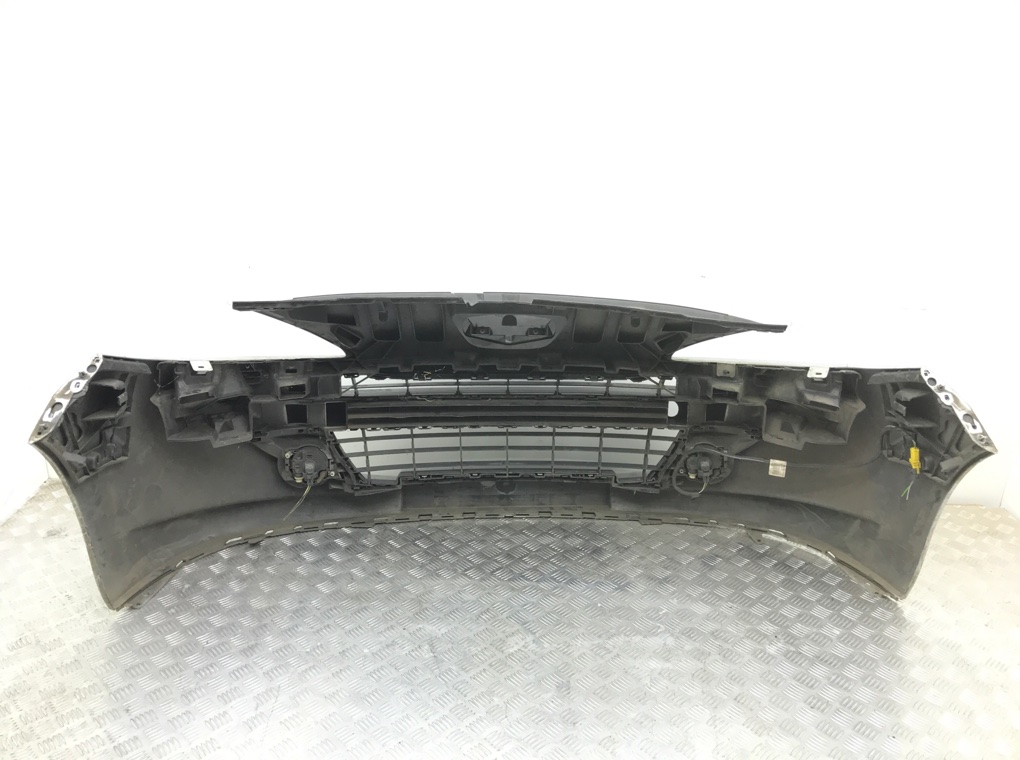 Бампер передний бу для Peugeot 207  1.6,  2007 г.