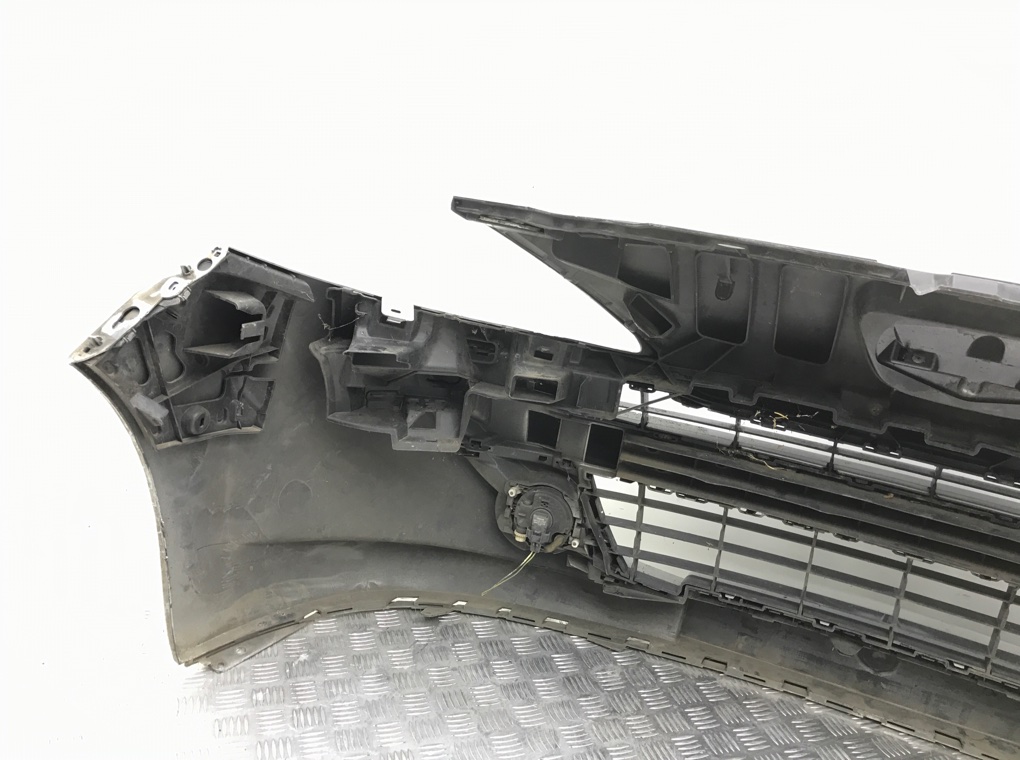 Бампер передний бу для Peugeot 207  1.6,  2007 г.