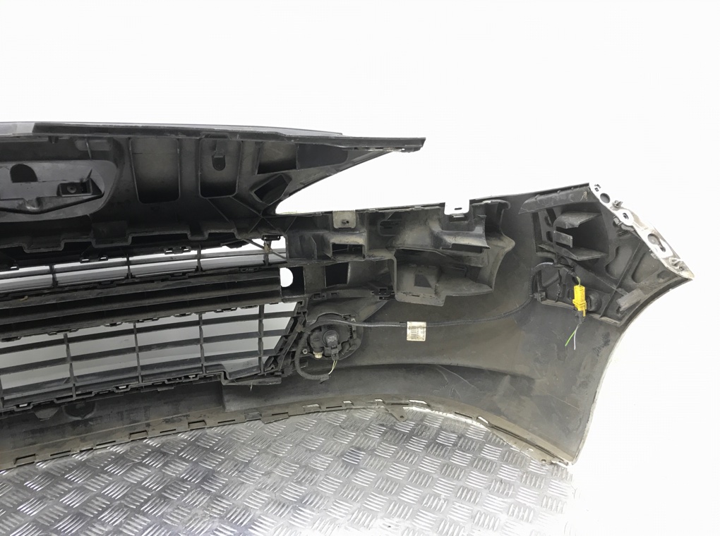 Бампер передний бу для Peugeot 207  1.6,  2007 г.