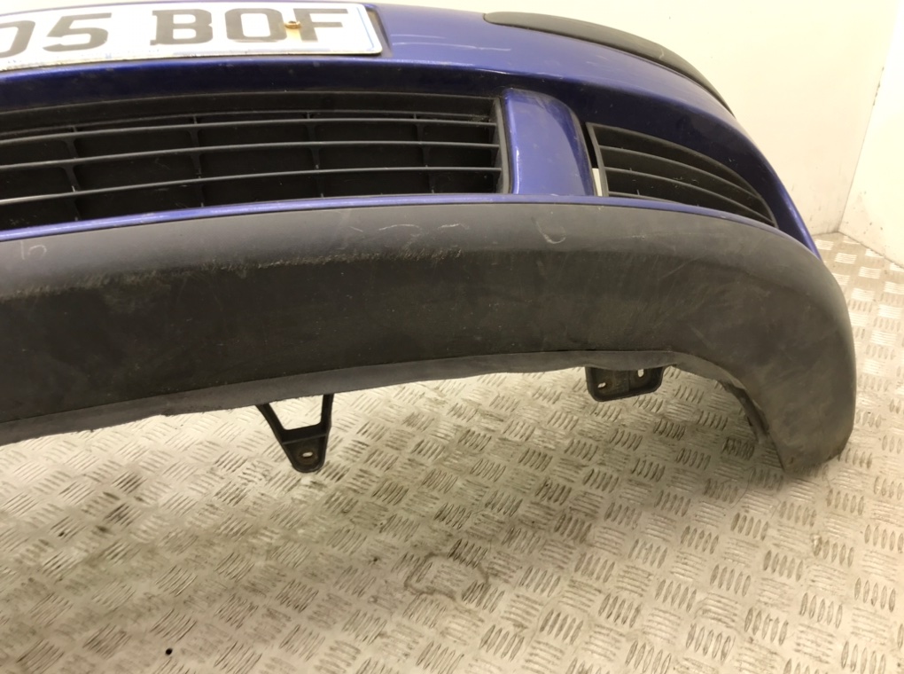 Бампер передний бу для Volkswagen Golf 5 1.6 FSI,  2005 г.