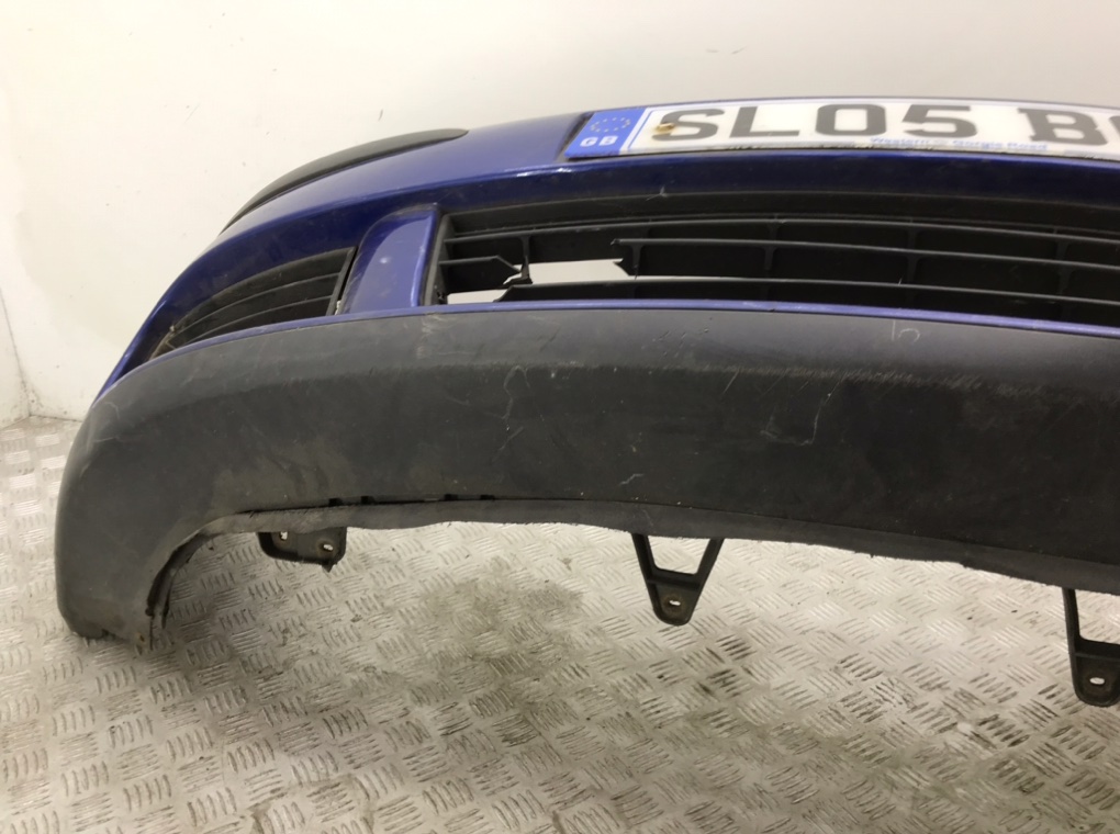 Бампер передний бу для Volkswagen Golf 5 1.6 FSI,  2005 г.