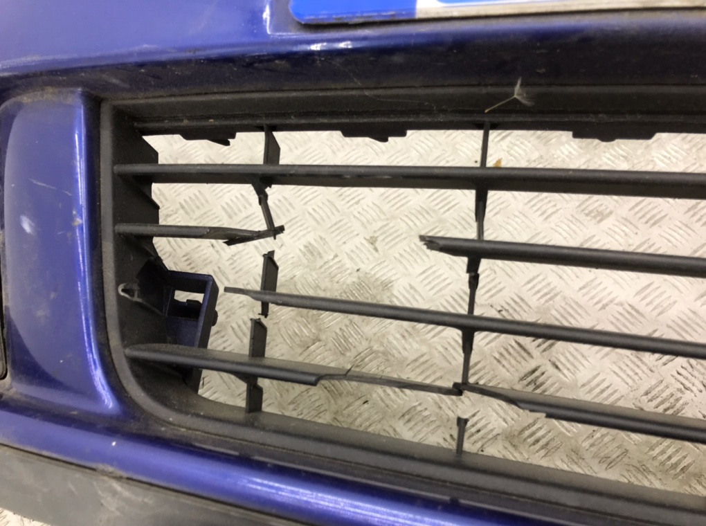 Бампер передний бу для Volkswagen Golf 5 1.6 FSI,  2005 г.