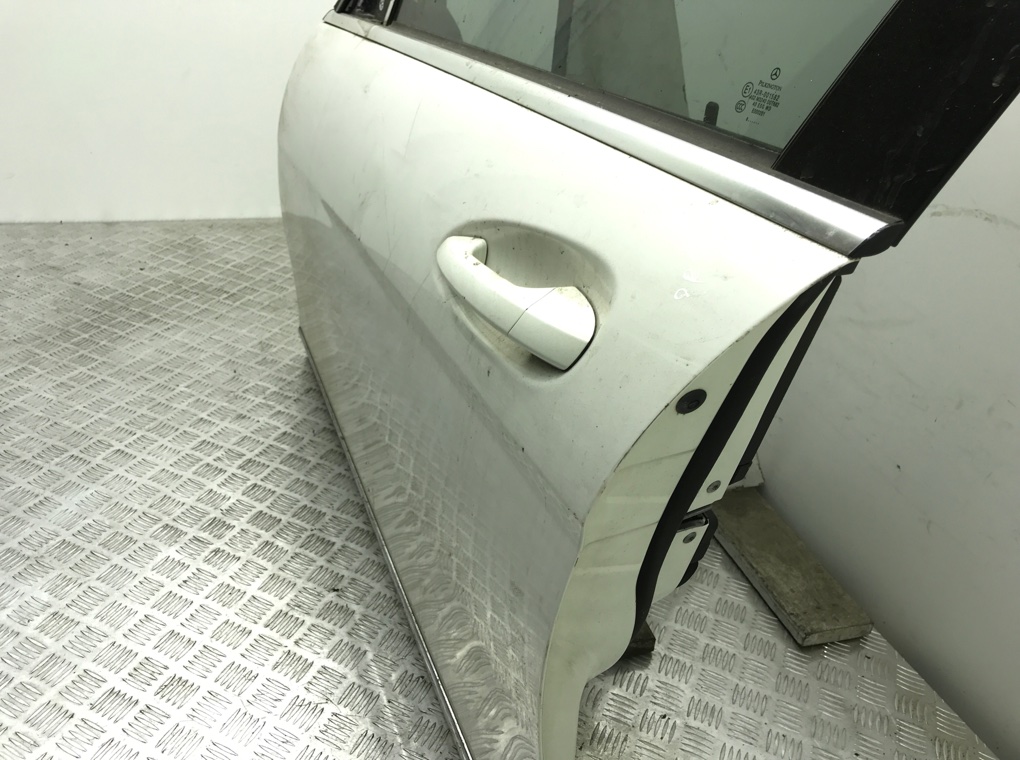 Дверь передняя левая бу для Mercedes C W204 3.0 CDi,  2008 г.
