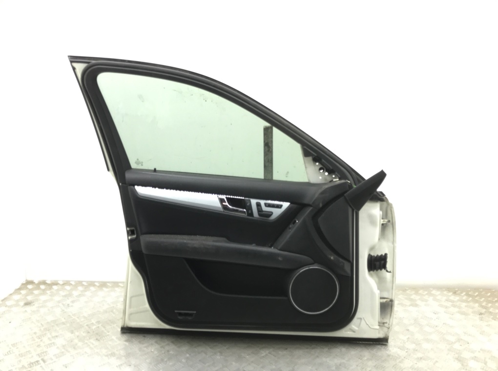 Дверь передняя левая бу для Mercedes C W204 3.0 CDi,  2008 г.
