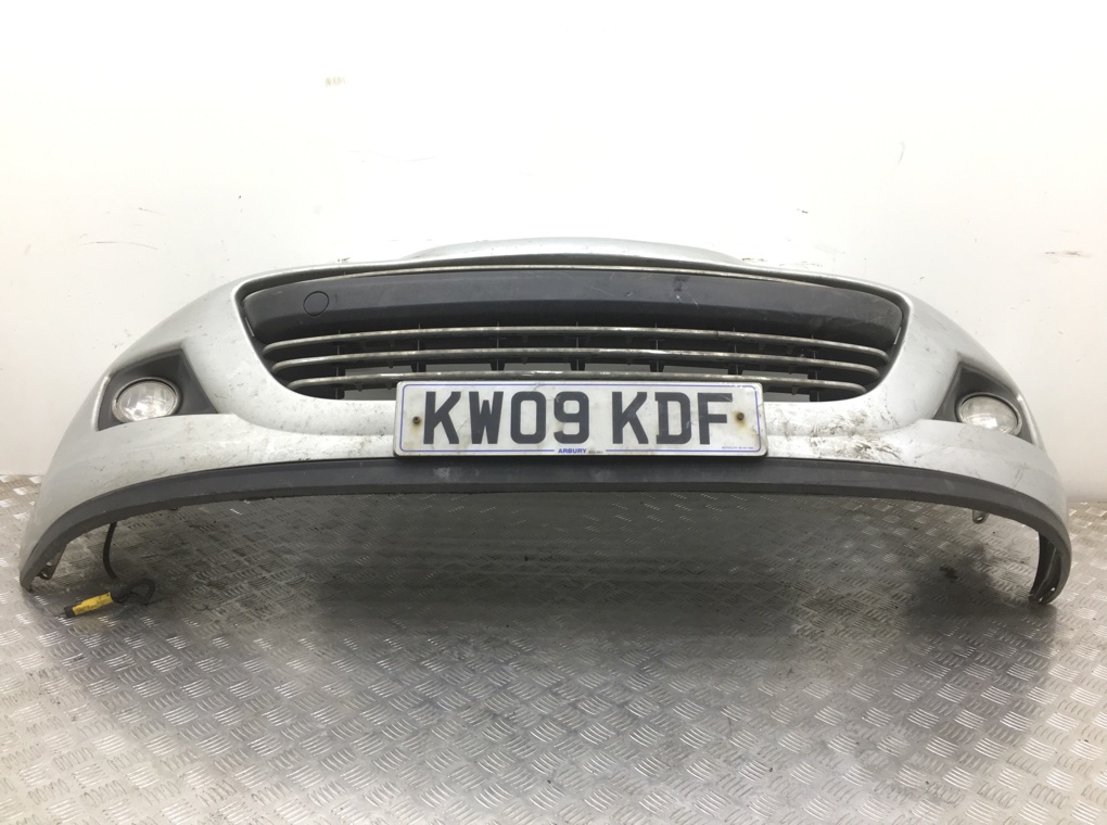 Бампер передний бу для Peugeot 207  1.4,  2009 г.