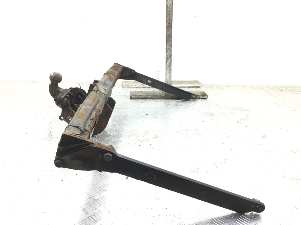 Прицепное устройство (фаркоп) бу для Ford C-Max 1.8 TDCi, 2007 г. Прицепное устройство (фаркоп) бу для Ford C-Max 1.8 TDCi, 2007 г.