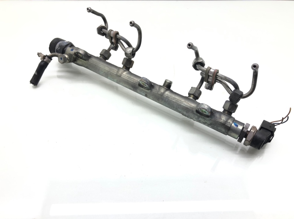 Топливная рампа бу для BMW 1 E87/E81/E82/E88 2.0 TD,  2005 г.