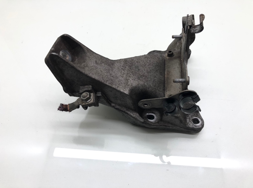 Кронштейн двигателя бу для BMW 1 E87/E81/E82/E88 2.0 TD, 2005 г.