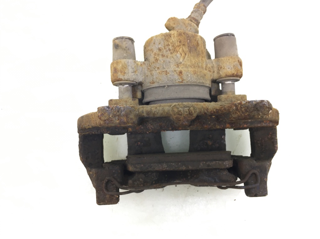 Суппорт передний правый бу для Dacia Sandero 0.9 TCE, 2013 г. Суппорт передний правый бу для Dacia Sandero 0.9 TCE, 2013 г.