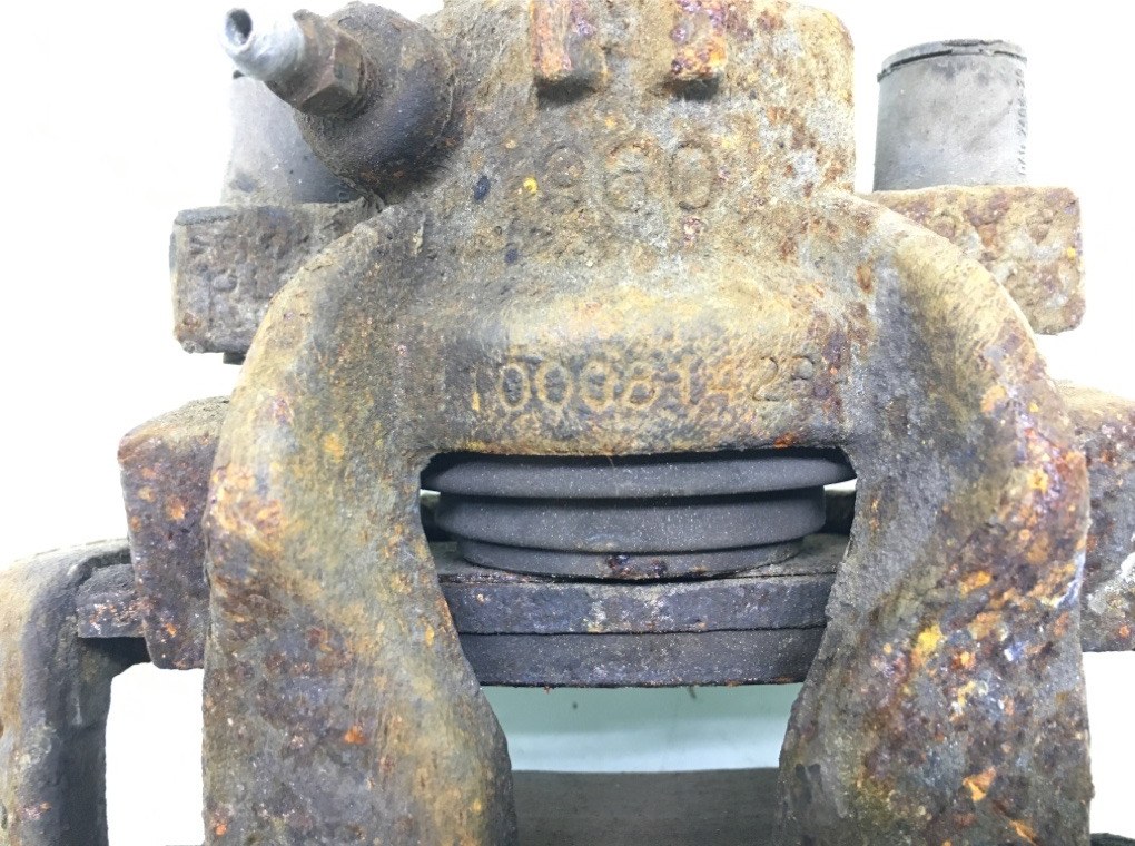 Суппорт передний правый бу для Dacia Sandero 0.9 TCE, 2013 г. Суппорт передний правый бу для Dacia Sandero 0.9 TCE, 2013 г.