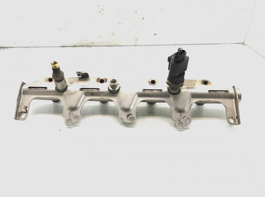 Топливная рампа бу для Volkswagen Golf 5 2.0 Ti, 2005 г.