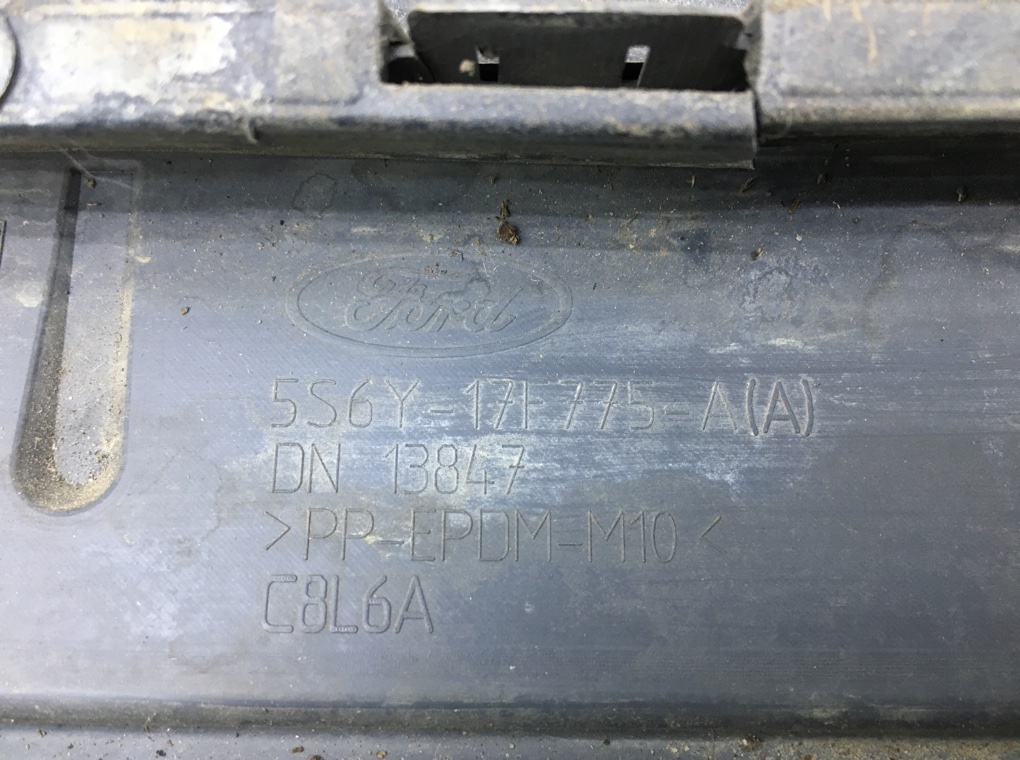 Бампер передний бу для Ford Fiesta 5 1.6 i,  2007 г.
