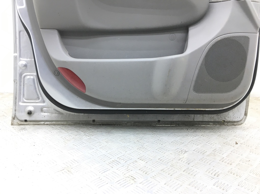 Дверь передняя левая бу для Kia Carnival  2.9 CRDi,  2007 г.
