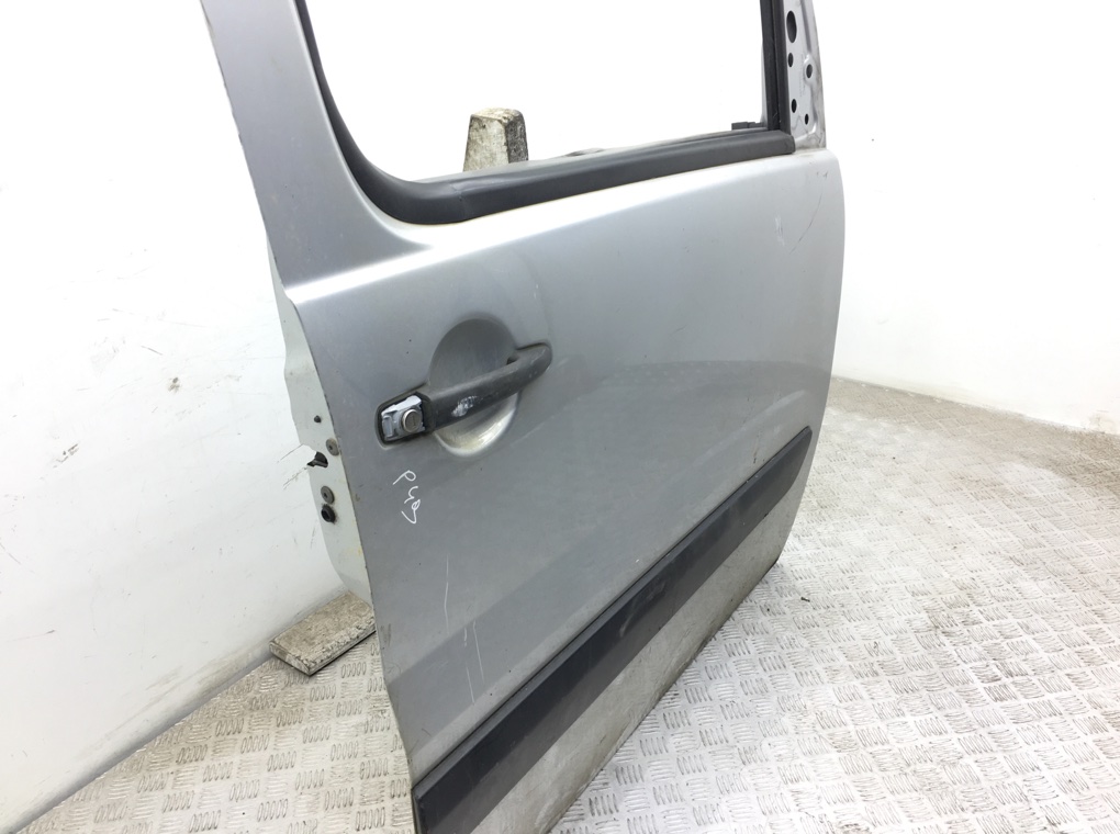 Дверь передняя правая бу для Citroen Jumpy 2.0 HDi, 2012 г. Дверь передняя правая бу для Citroen Jumpy 2.0 HDi, 2012 г.