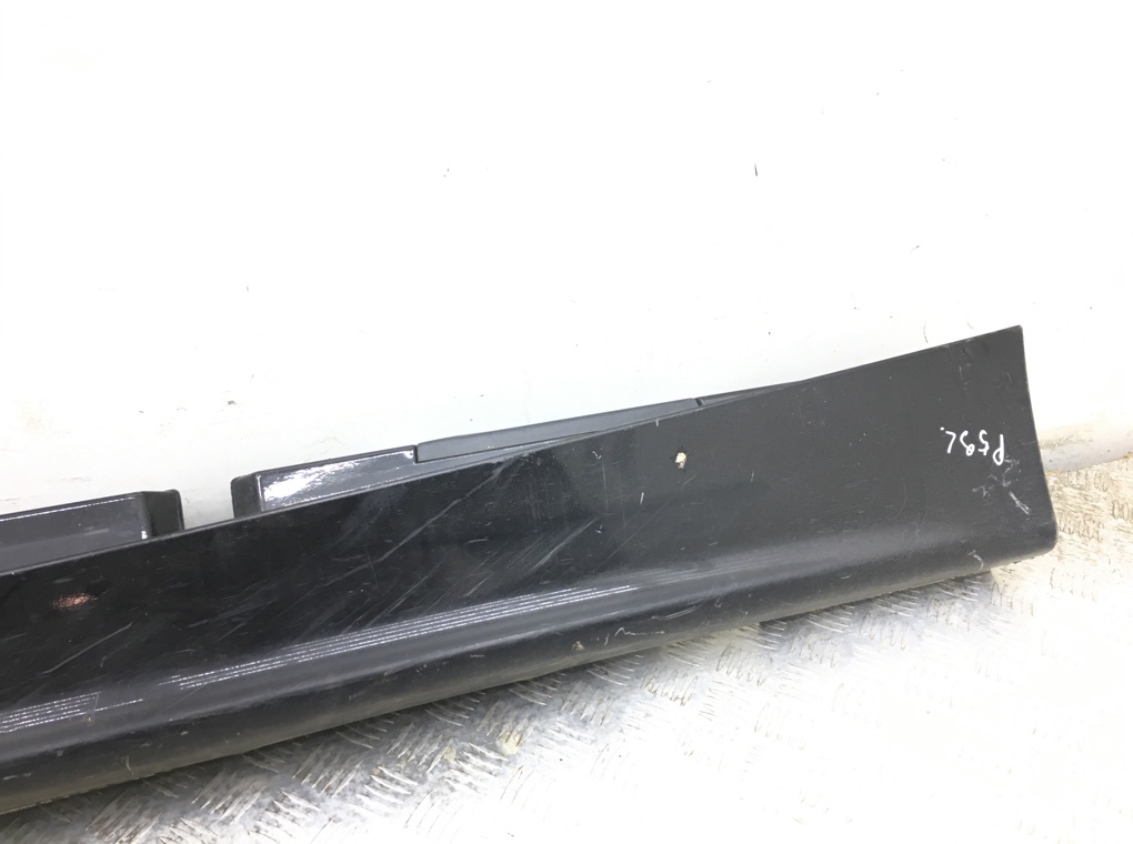 Накладка на порог бу для BMW 1 E87/E81/E82/E88 2.0 TD,  2006 г.