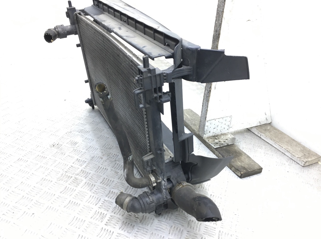 Кассета радиаторов бу для Fiat Doblo 2 1.3 JTD, 2012 г. Кассета радиаторов бу для Fiat Doblo 2 1.3 JTD, 2012 г.