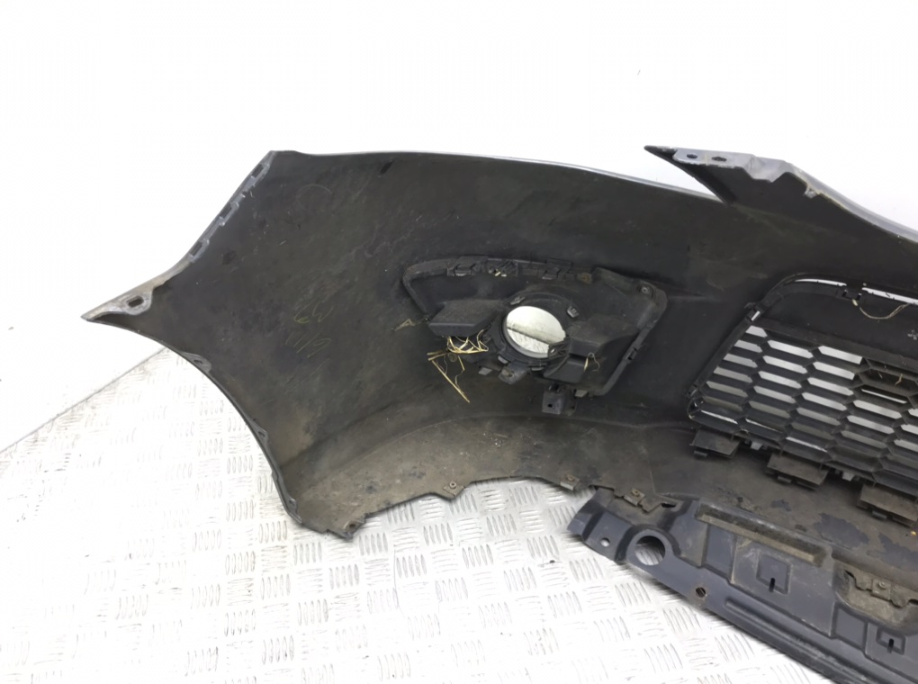 Бампер передний бу для Mazda 5   2.0 i,  2009 г.