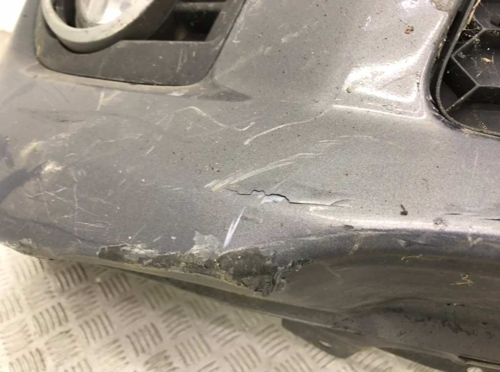 Бампер передний бу для Mazda 5   2.0 i,  2009 г.