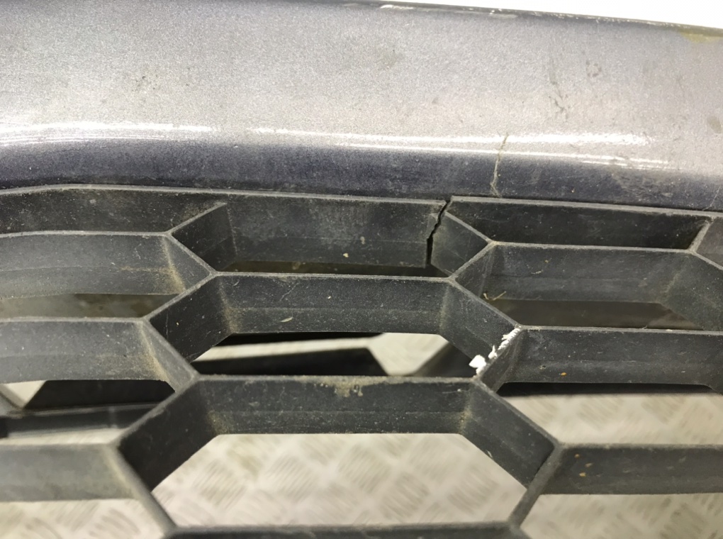 Бампер передний бу для Mazda 5   2.0 i,  2009 г.