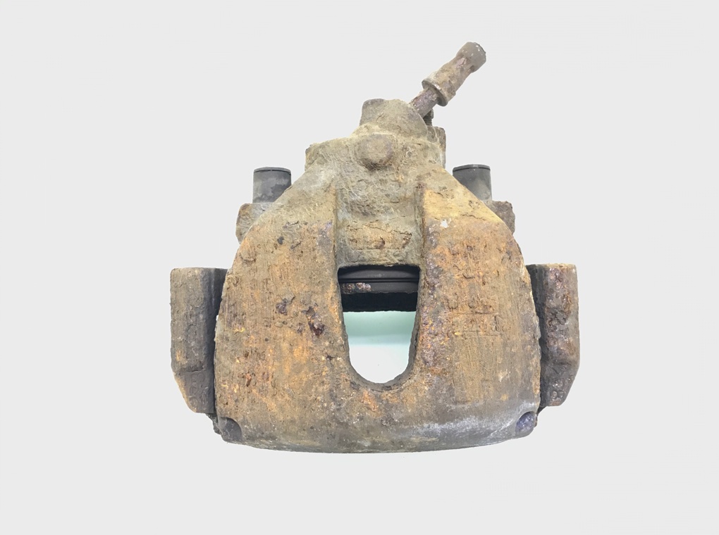 Суппорт передний левый бу для Volvo S40 1.6 TD, 2005 г.