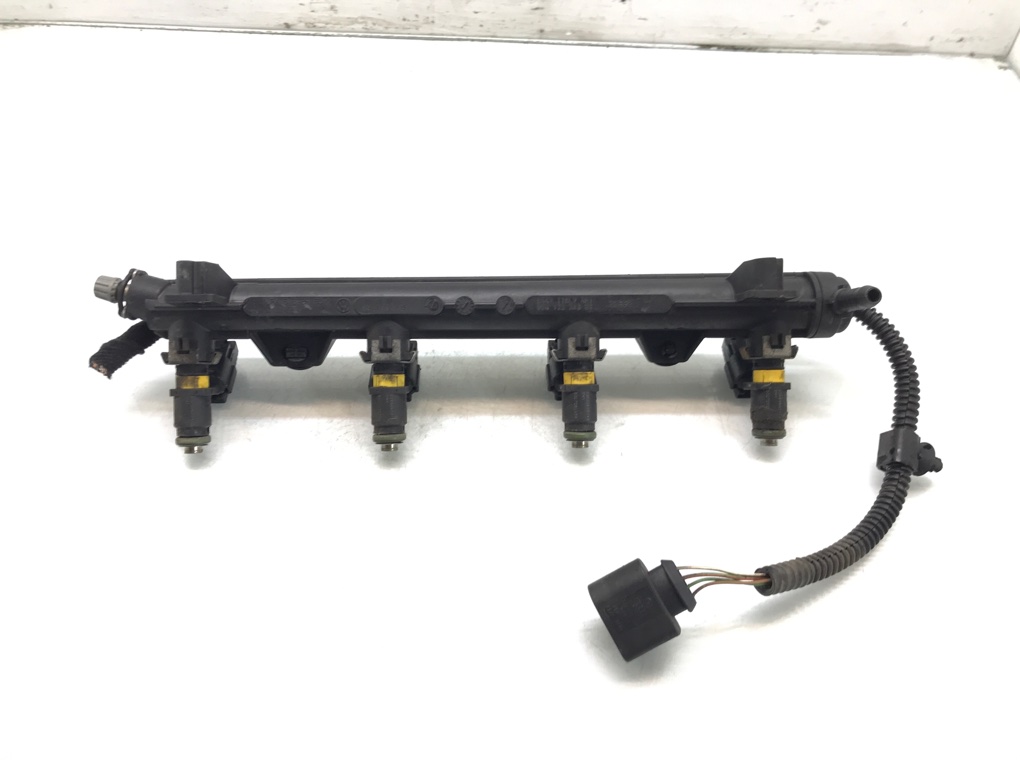 Топливная рампа бу для Seat Ibiza 4 1.4 i, 2010 г.