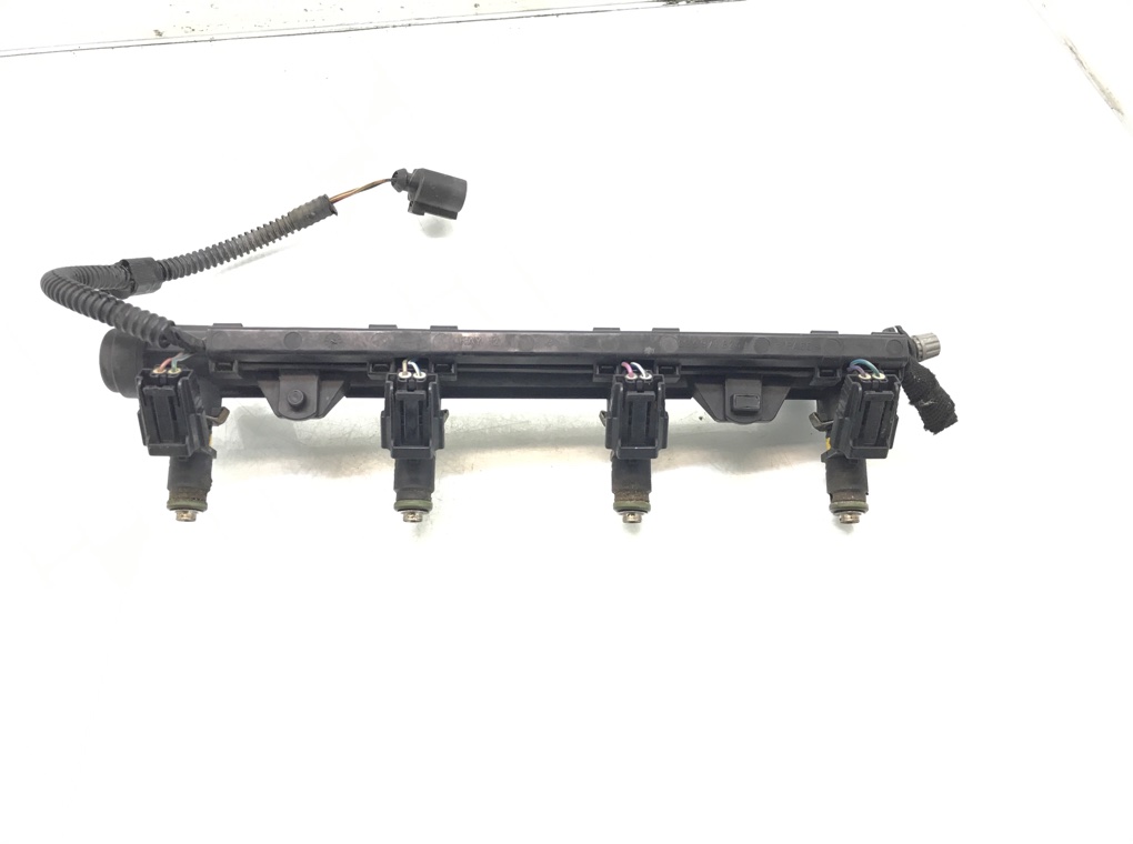 Топливная рампа бу для Seat Ibiza  1.4 i,  2010 г.