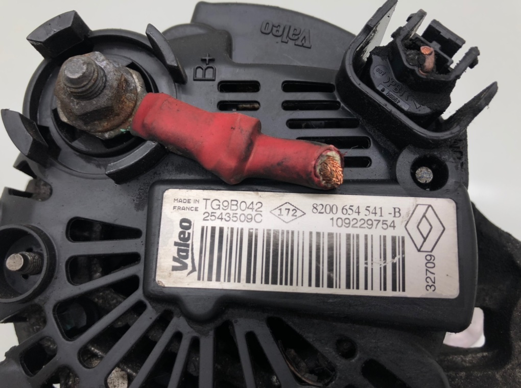 Генератор бу для Renault Clio  1.2 Ti,  2009 г.