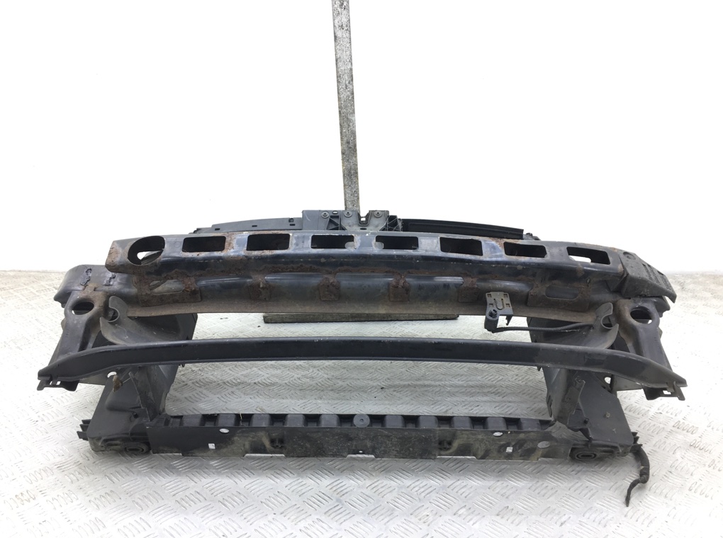 Панель передняя (телевизор) бу для Volkswagen Golf 6 1.4 i,  2011 г.