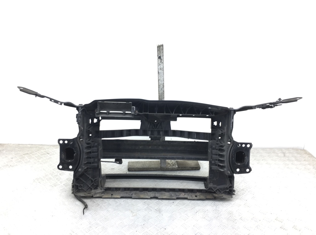 Панель передняя (телевизор) бу для Volkswagen Golf 6 1.4 i,  2011 г.