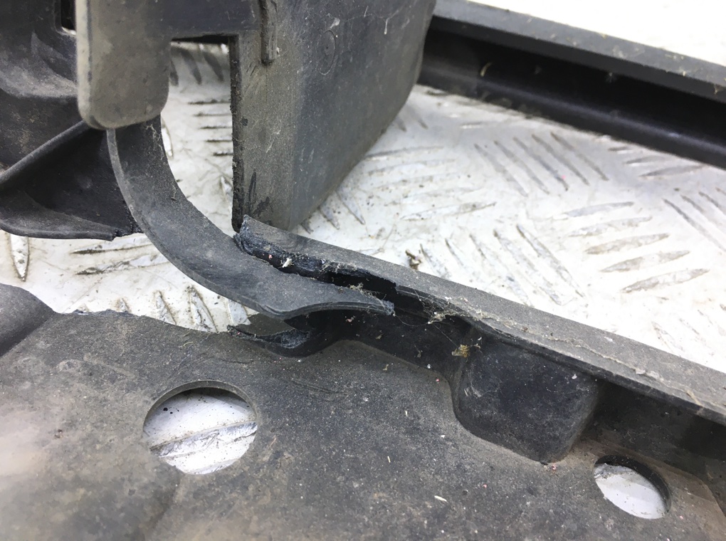 Панель передняя (телевизор) бу для Volkswagen Golf 6 1.4 i,  2011 г.