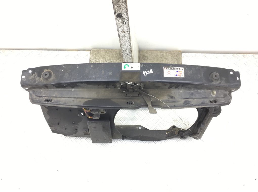 Панель передняя (телевизор) бу для Citroen Xsara Picasso  2.0 HDi,  2003 г.